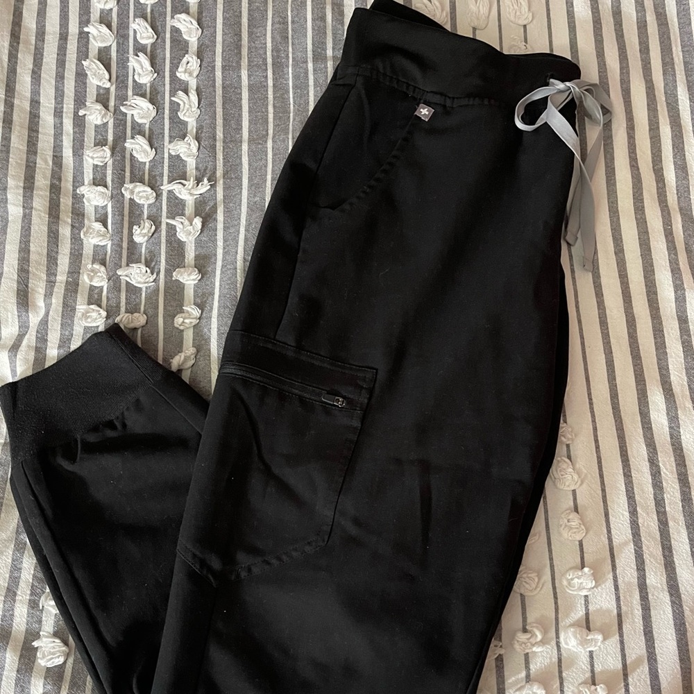 Women’s Figs scrub pants